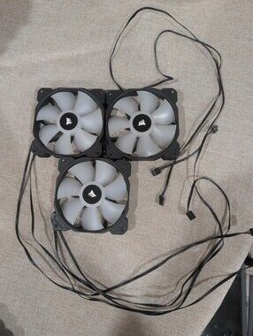 Corsair 120mm PC Case Fans - Black Frame with White Blades (3-Pack)